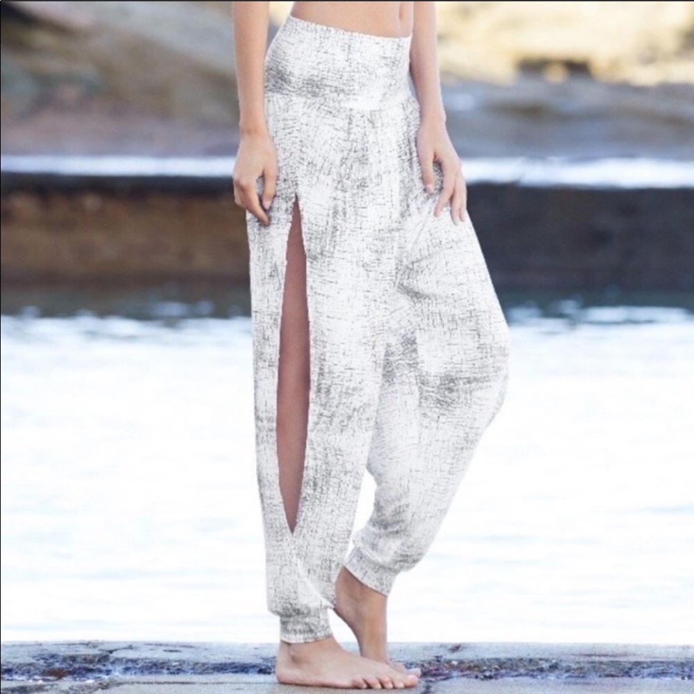 Alo yoga intention pants